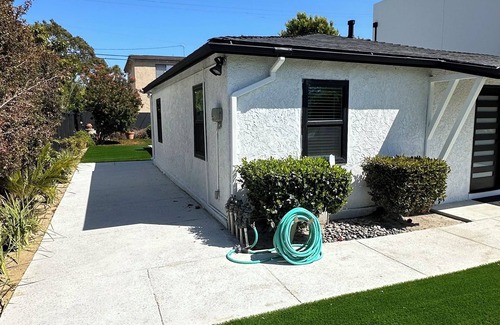 Del Rey House | Stylish & Cozy 2BR in Del Rey