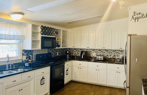 Franklinton House | Stylish Cozy Cottage Snuggled in a Zen Botanical Oasis UNDER THE STARS!