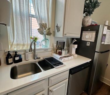 Ocean Springs House | Stylish Cozy Family Cottage with Golf Cart - 1 mile to Dwntn Ocean Springs and beach