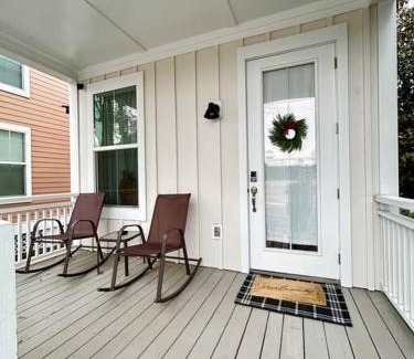 Ocean Springs House | Stylish Cozy Family Cottage with Golf Cart - 1 mile to Dwntn Ocean Springs and beach