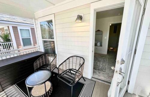 Ocean Springs House | Stylish Cozy Family Cottage with Golf Cart - 1 mile to Dwntn Ocean Springs and beach