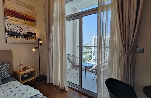 Discovery Gardens Apartment | Stylish Cozy Studio with Netflix - Close to Metro