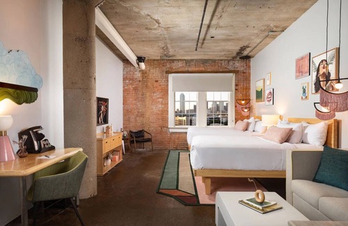 Downtown Dallas Hotel | Stylish Dallas Stay: Rooftop Pool w/City Skyline Views! Artsy Vibes