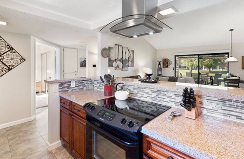 Palm Desert Condo | Stylish Desert Getaway | Bright & Upgraded | Golf Course, Community Pool & Tennis Amenities