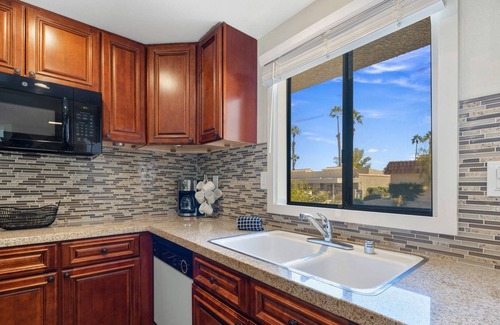 Palm Desert Condo | Stylish Desert Getaway | Bright & Upgraded | Golf Course, Community Pool & Tennis Amenities