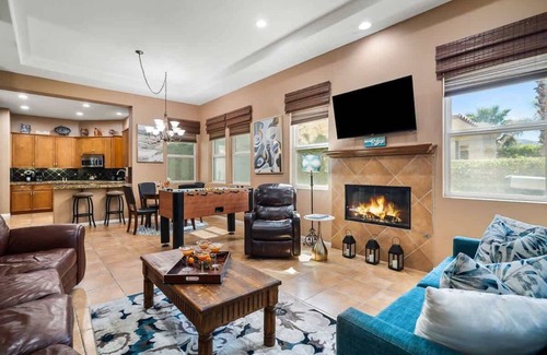 La Quinta House | Stylish Desert Getaway | Near Festivals & HOA Pool