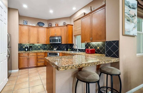 La Quinta House | Stylish Desert Getaway | Near Festivals & HOA Pool