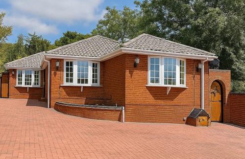 Cradley Villa | Stylish Detached Bungalow