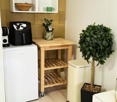 Park Royal Hotel | Stylish Double Room Park Royal with off-site Gym Access to Showers