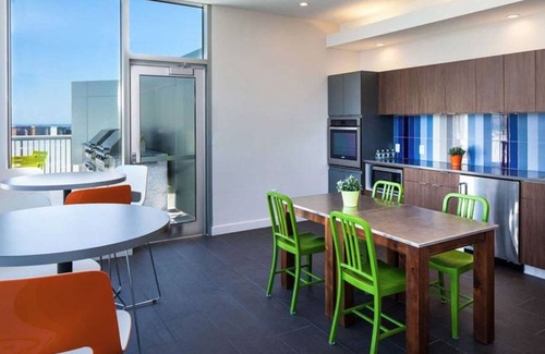 Theatre District Apartment | Stylish Downtown 1BR w/Luxury Amenities and Rooftop Views by Blueground