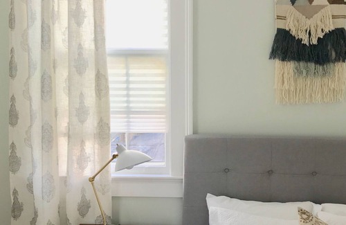 Harleston Village Apartment | Stylish Downtown Apartment: Private Porch and Parking close to MUSC and King St