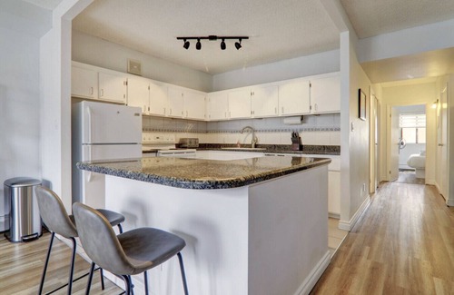 Mission District Apartment | Stylish DT Views at Stampede w/Free Parking, AC