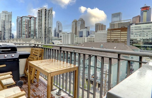 Mission District Apartment | Stylish DT Views at Stampede w/Free Parking, AC