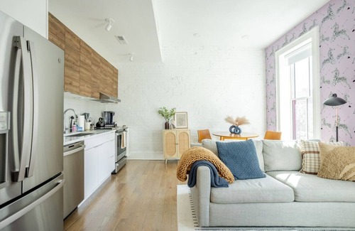 Central Business District Condo | Stylish Dtwn Condo w/King Bed by Kroger, Restaurants + Parking