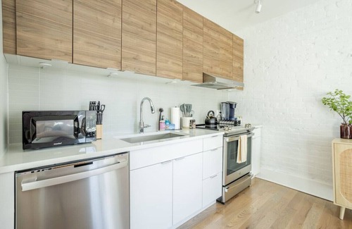 Central Business District Condo | Stylish Dtwn Condo w/King Bed by Kroger, Restaurants + Parking