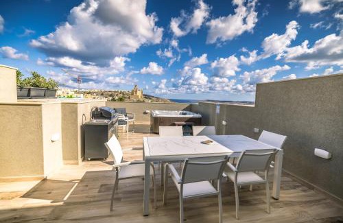 Ghajnsielem Apartment | Stylish Duplex 3 Bedroom Jacuzzi, BBQ, Scenic Views