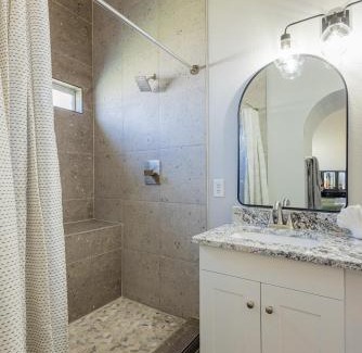 Biggs Field Apartment | Stylish Escape 3BDRM with fireplace