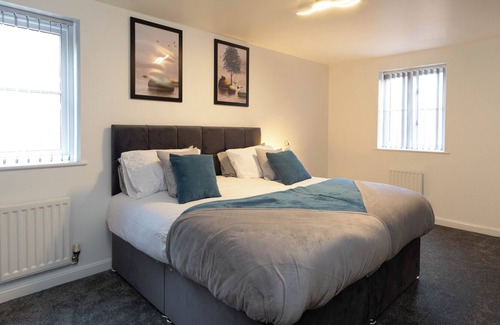 Birmingham House | Stylish Executive Home No94 - A stunning and modern 5 bedroom house featuring 3 en-suites