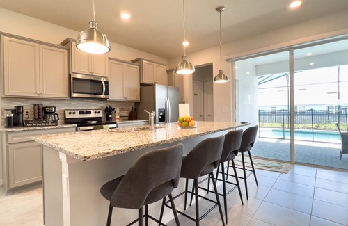 Davenport Villa | Stylish family friendly, 5 suites near Disney!