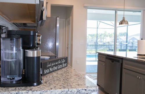 Davenport Villa | Stylish family friendly, 5 suites near Disney!