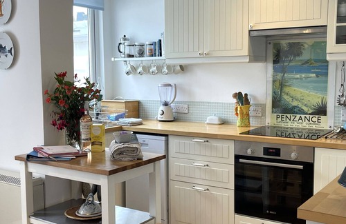 Gulval House | Stylish family friendly Cottage, near Penzance & Coast, with parking & garden