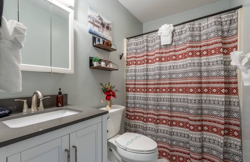 Lake Harmony House | Stylish Family & Pet Friendly Ski Retreat w HOT TUB, Fire Pit and More!
