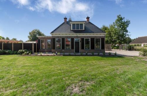 Kootstertille House | Stylish Farmhouse with Spa Tub