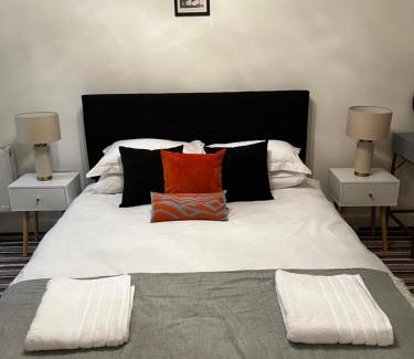 Burslem Apartment | Stylish flat near Alton Towers