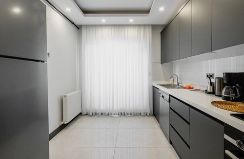 Lara Apartment | Stylish Flat w Balcony Near Lara Beach