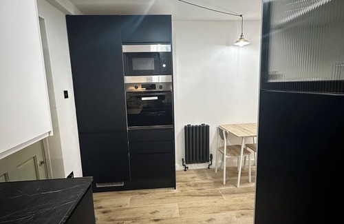 St. Helen's Apartment | Stylish Flat w/Garden in Notting Hill