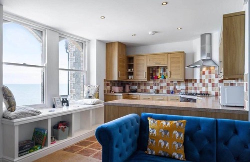 Hele Apartment | Stylish Flat with Stunning Sea Views, Ilfracombe