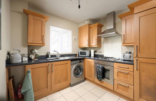 Malmesbury Apartment | Stylish Flat With Sofa Bed in Malmesbury