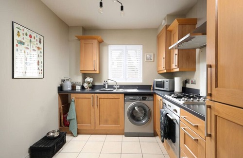 Malmesbury Apartment | Stylish Flat With Sofa Bed in Malmesbury