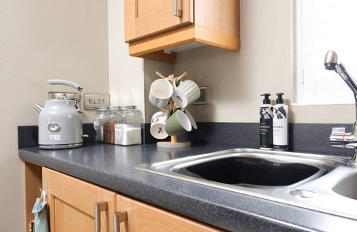 Malmesbury Apartment | Stylish Flat With Sofa Bed in Malmesbury