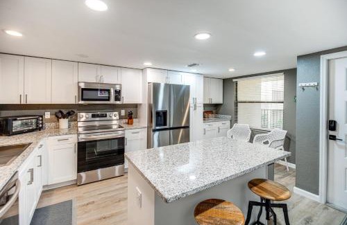 Iona Apartment | Stylish Fort Myers Condo about 2 Mi to Beaches!