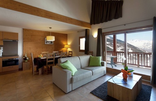 Sainte-Foy-Tarentaise Apartment | Stylish Chalet in Sainte-Foy with Spa Access