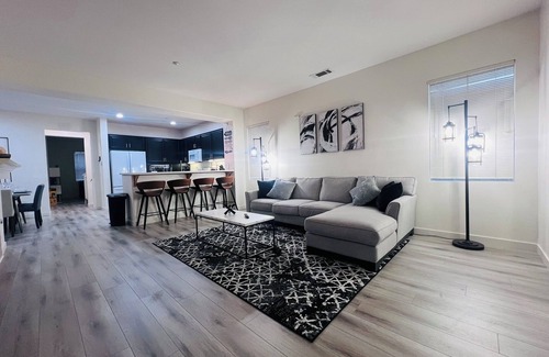 Oxnard House | Stylish & Fully Renovated Home – Perfect for Relaxation & Adventure!