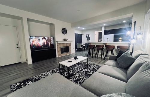 Oxnard House | Stylish & Fully Renovated Home – Perfect for Relaxation & Adventure!