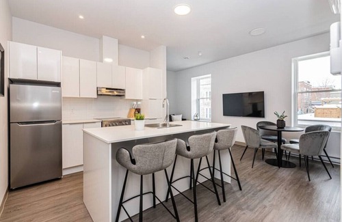 Plateau Mont Royal Apartment | Stylish & Fun 1 Bedroom Apartment in Le Plateau by Denstays