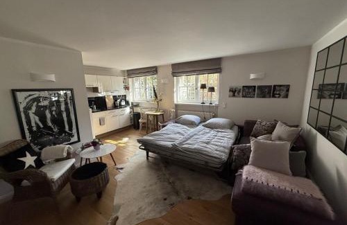 Herzogpark Apartment | Stylish Garden Apartment in Central Munich