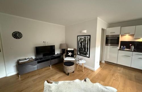 Herzogpark Apartment | Stylish Garden Apartment in Central Munich