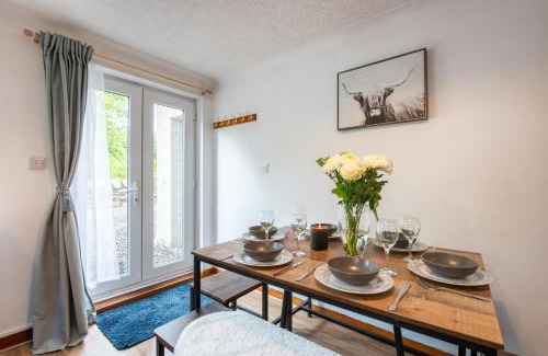 East Lewiston Apartment | Stylish Garden Flat Near Loch Ness