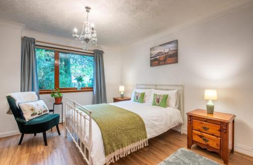 East Lewiston Apartment | Stylish Garden Flat Near Loch Ness