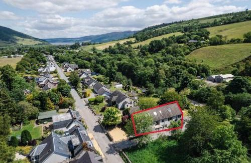 East Lewiston Apartment | Stylish Garden Flat Near Loch Ness