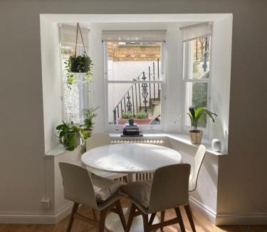 Mildmay Apartment | Stylish Garden Flat