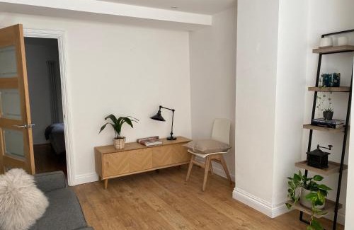 Mildmay Apartment | Stylish Garden Flat