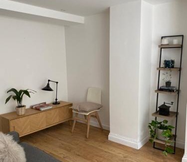 Mildmay Apartment | Stylish Garden Flat