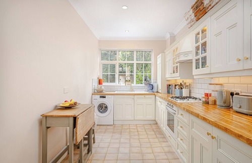 Stansted House | Stylish 3-Bed Home Close to Stansted Airport