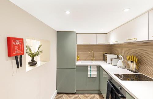 Seven Sisters Apartment | Stylish Gem Next Transport easy access Ctr London