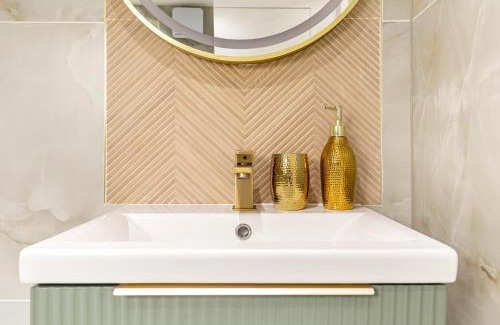 Seven Sisters Apartment | Stylish Gem Next Transport easy access Ctr London